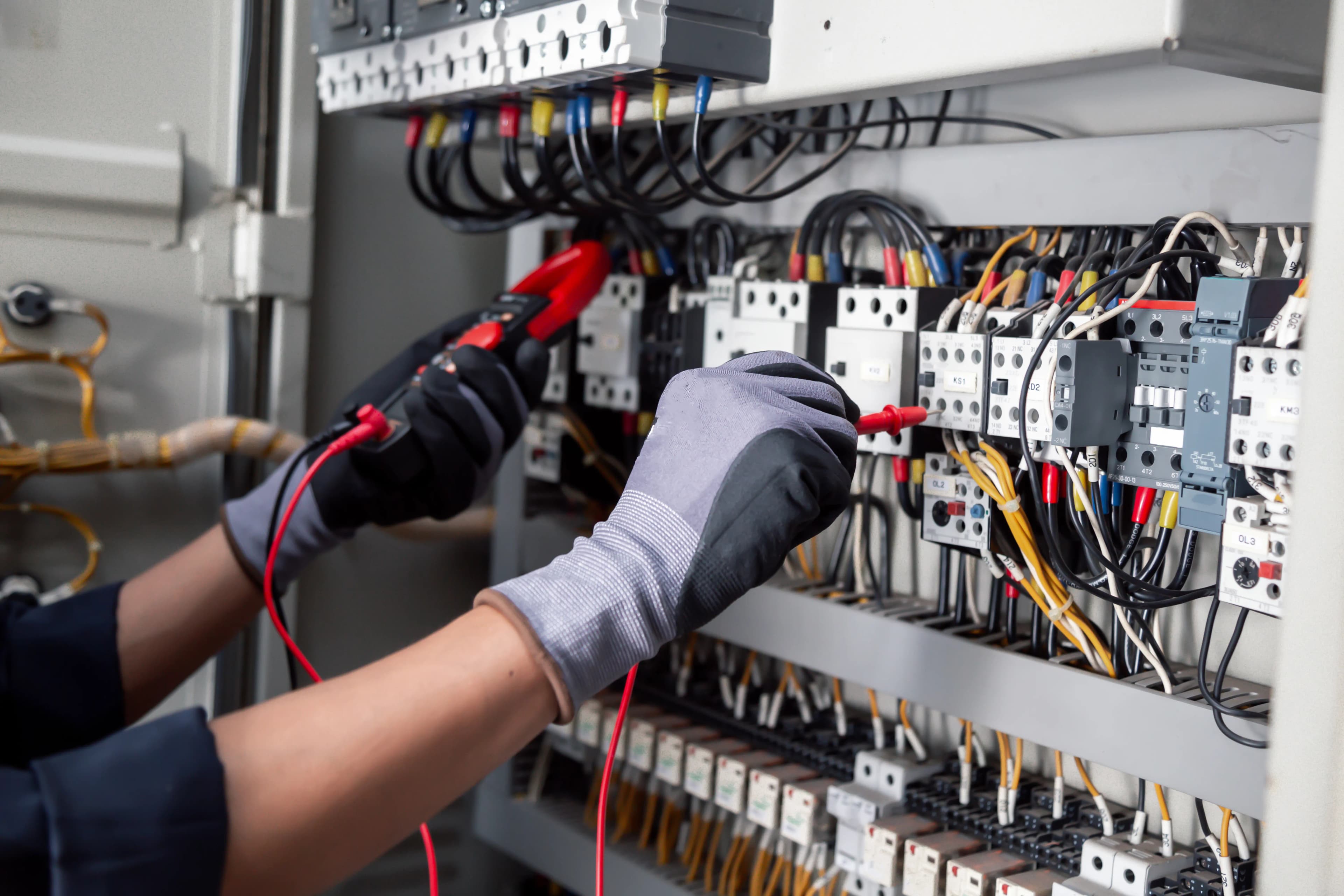 Elektroanlagen installieren für Firmen in Mistelbach